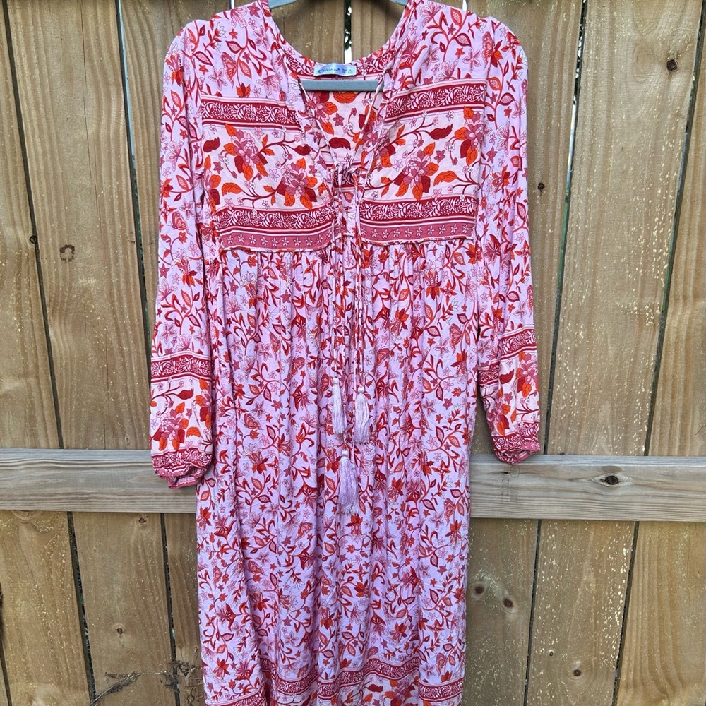 R. Vivimos size medium 8/10 Chic Bohemian Long Sleeve Dress in Red Floral